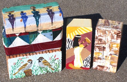 Ziegelsteine mit &Ouml;l- oder Acrylfarben gestaltet, naturalistisch oder modern (gespachtelt und mit Golddraht umwickelt), in Serviettentechnik oder in Patchwork eingebettet.
